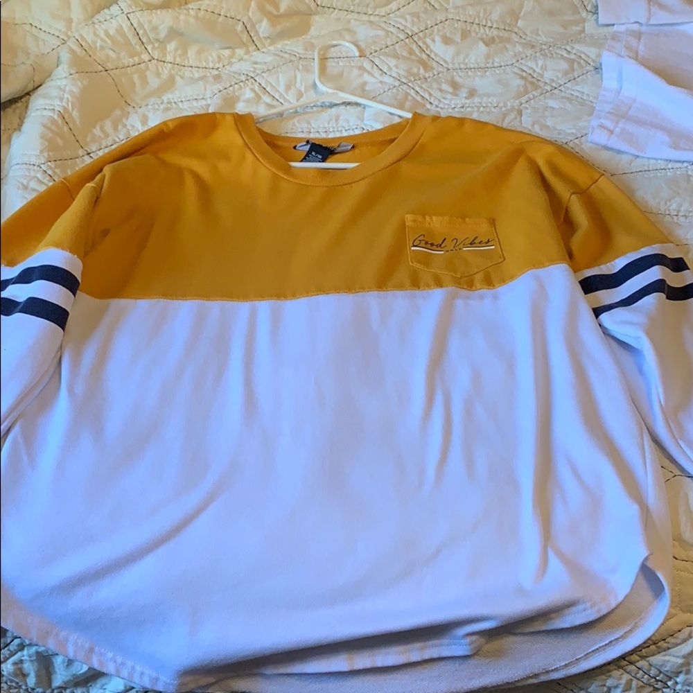 Women’s “Good vibes only” sweater